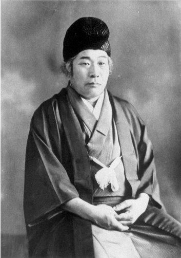 En esta imágen aparece Onisaburo Deguchi, lider de Omoto-kyo. El fue una importante influencia espiritual para Morihei Ueshiba.